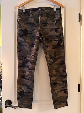 GAP CAMOUFLAGE PANTS